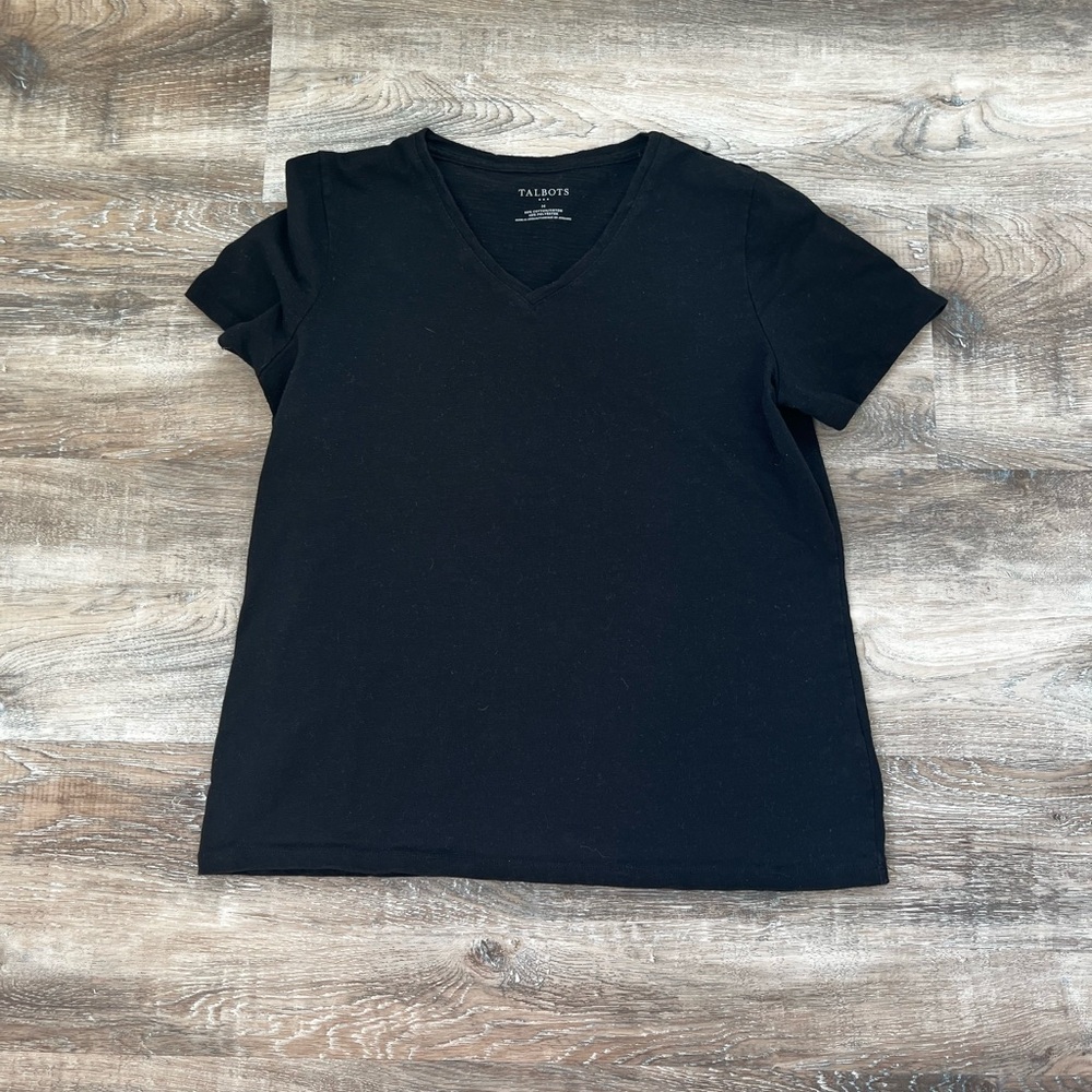 Talbots black scoop V neck tee - size Medium